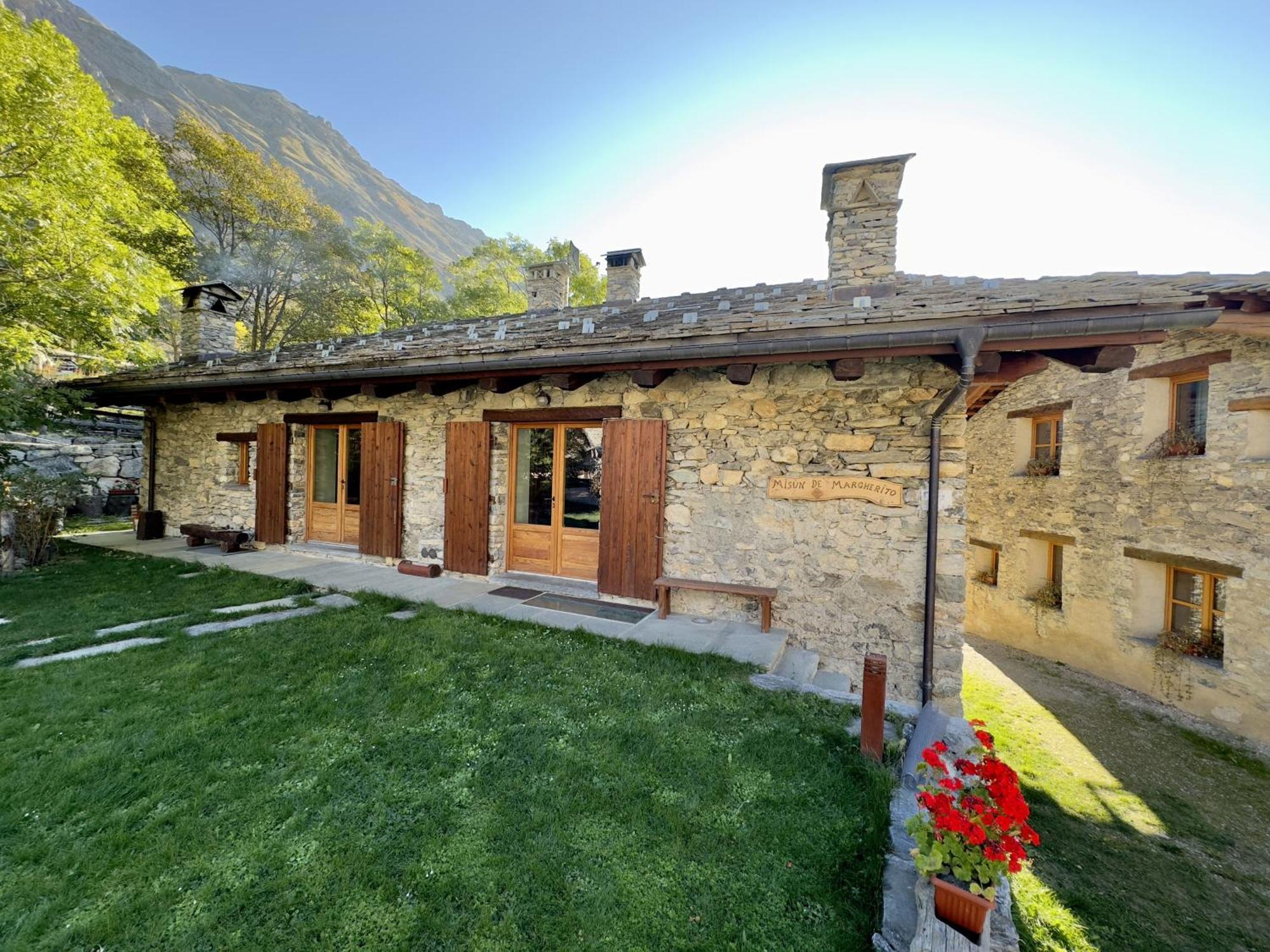 La Mizoun De Marguerito - Appartamento Genziana Chiappera ภายนอก รูปภาพ